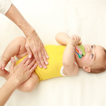 Masajes para estreñimiento en Bebés